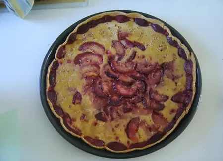 Tarte à la pêche blanche et pêche de vigne