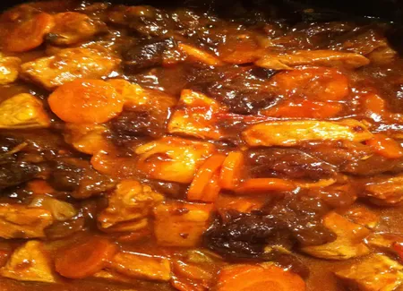 Tajine de porc aux pruneaux et au miel