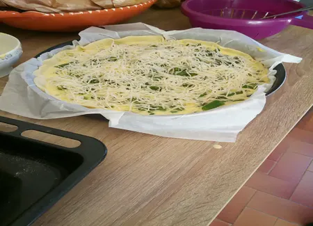 Tarte aux asperges, jambon et pignons