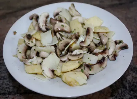 Salade de champignons de paris, parmesan et pomme verte