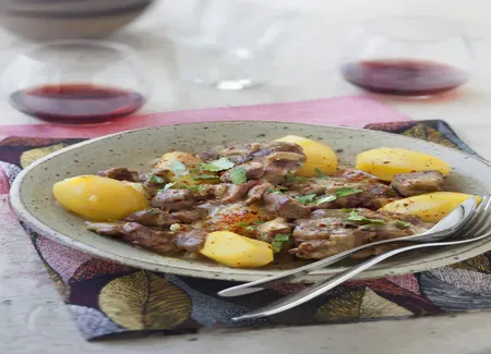 Ragoût de mouton aux pommes de terre et à l'ail