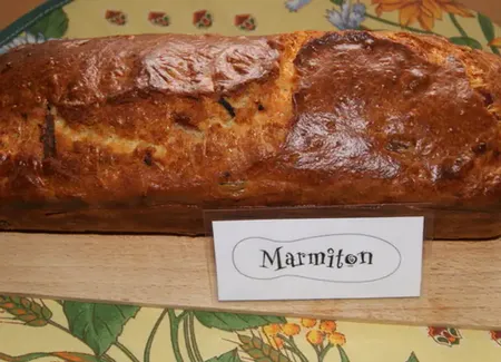 Cake salé aux tomates séchées et parmesan