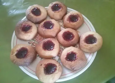 Petits gâteaux à la confiture de framboise