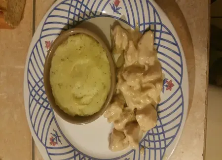 Blancs de poulet au cidre et pommes persillées