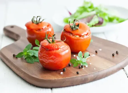 Tomates farcies aux courgettes et gruyère