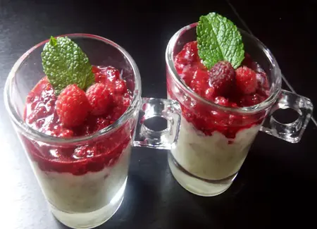 Verrines framboises, crip's et chocolat blanc