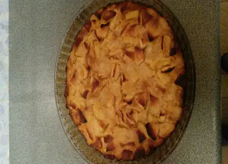 Clafoutis délicieux aux poires et aux amandes