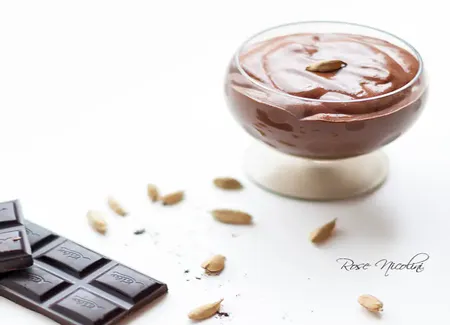 Mousse au chocolat et à la cardamome
