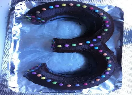 Gâteau d'anniversaire pour les 3 ans d'un enfant