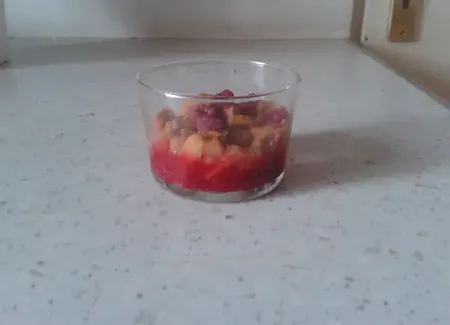 Verrine framboise, pomme et pêche au spéculoos