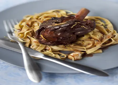 Souris d'agneau confite en daube douce