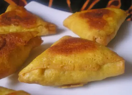 Samoussas au poulet au curry