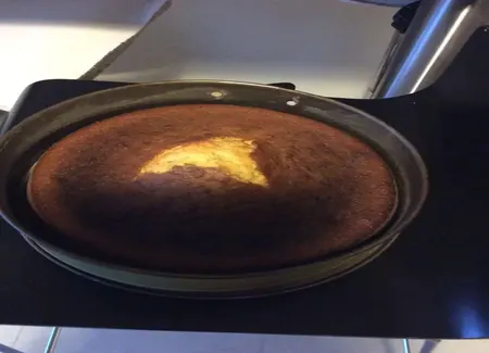 Gâteau aux noisettes et pépites de chocolat
