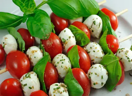 Brochette de tomate cerise et mozzarella