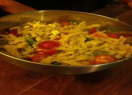 Salade de pâtes au poulet et au pesto