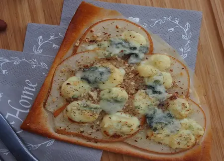 Tartes fines aux poires & bleu d'auvergne