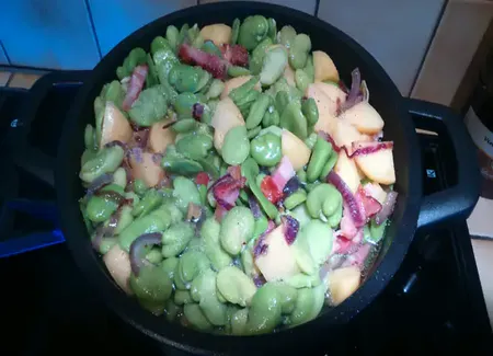 Ragout de fèves aux lardons