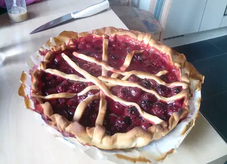 Tarte aux cerises et extrait d'amande amère