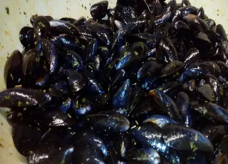 Moules marinées à la plancha