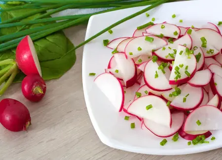 Salade de radis roses