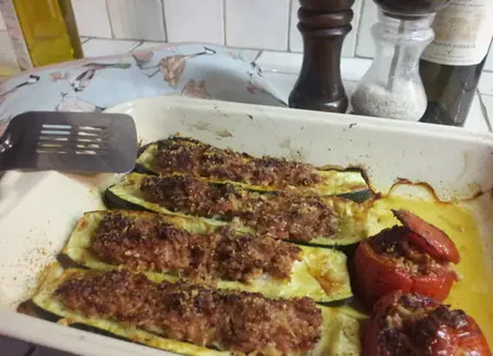 Courgettes et tomates farcies au parmesan et à la chair à saucisse