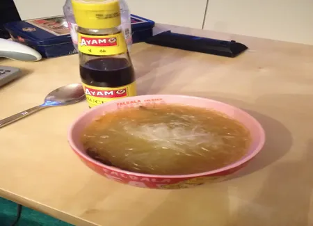 Soupe chinoise au poulet et épices