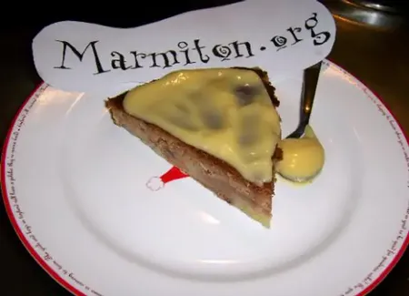 Gâteau pralinés, banane et crème passion