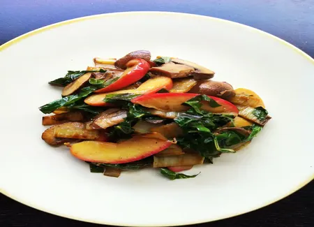 Blette poêlées aux champignons et pommes