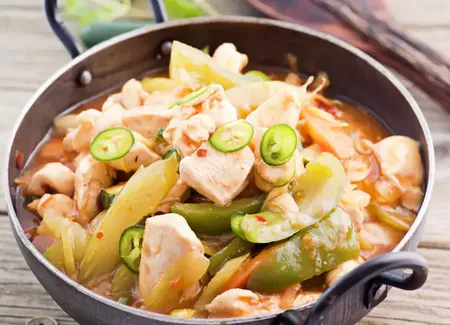 Wok de poulet aux courgettes