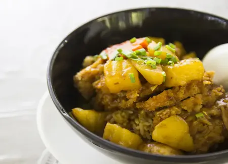 Curry de porc aux pommes de terre