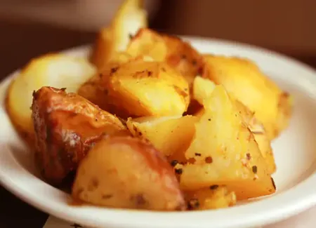 Pommes de terre rissolées aux deux poivres