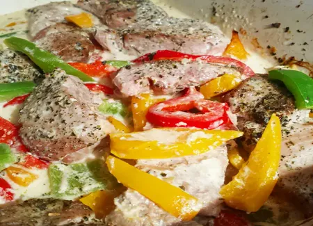 Filet mignon sur lit de poivrons