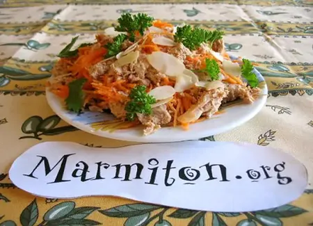 Salade de carottes râpées aux amandes et au thon