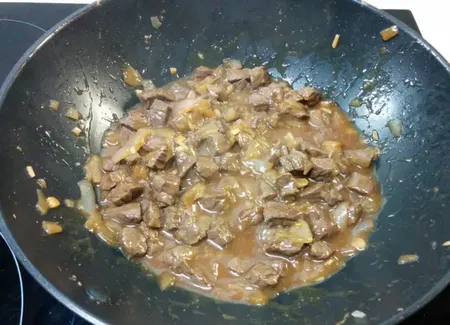 Boeuf aux oignons