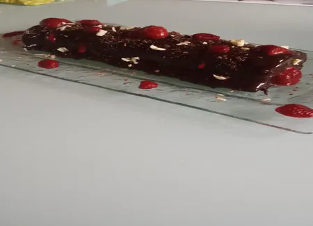 Bûche de noël chocolat et fruits rouges