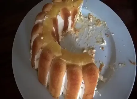 Fraîcheur africaine ( charlotte d'ananas à la chantilly )