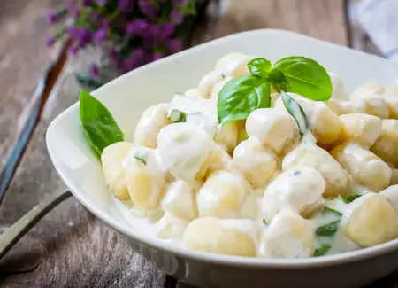 Sauce au chèvre frais et basilic