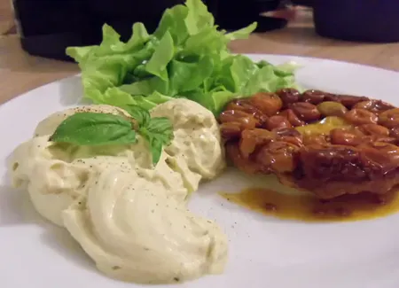 Tatin de tomates cerises et chantilly au basilic