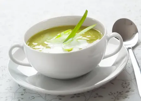 La soupe de poireaux au citron et curry doux