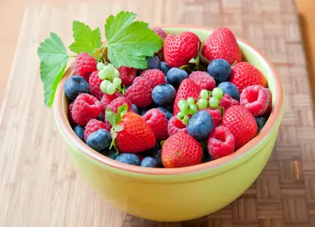 Salade de fruits rouges acidulée