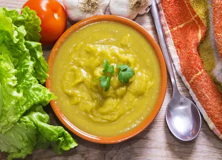Soupe légère laitue-quinoa
