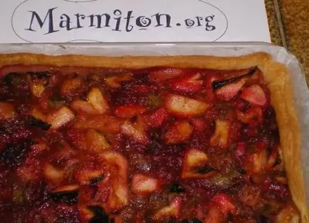 Tarte pommes, rhubarbe, framboises