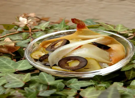 Oignons cuits aux cornichons