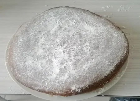 Gâteau au yaourt, banane, miel et pâte d'amande