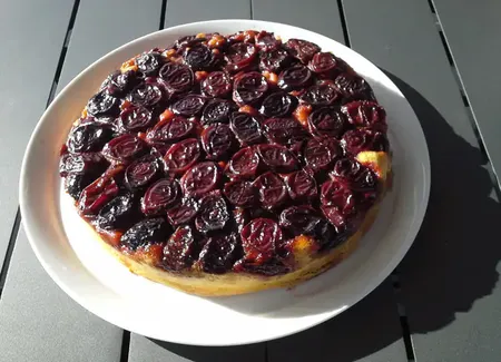 Gâteau renversé aux prunes rouges