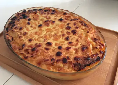 Clafoutis aux petites prunes jaunes de provence