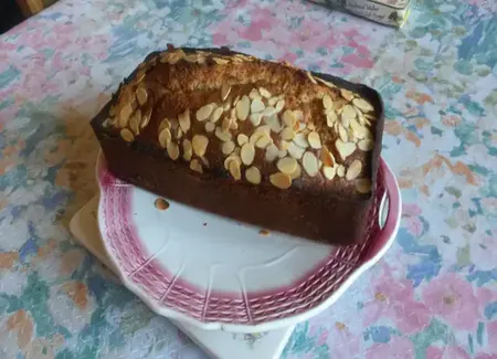 Cake aux amandes, au miel et à la cannelle