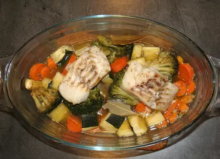 Poisson et légumes au four