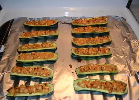 Courgettes farcies au poulet et au camembert