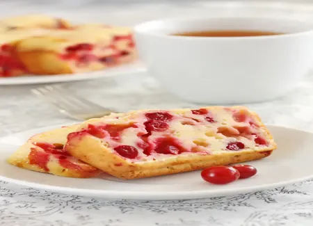 Cake aux groseilles parfumé au coquelicot